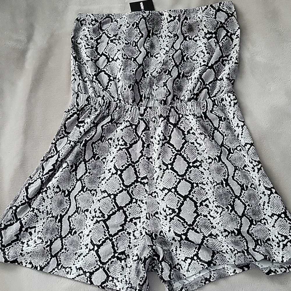 Fashion Nova Black and White Snakeskin Romper With Cutout Size Medium